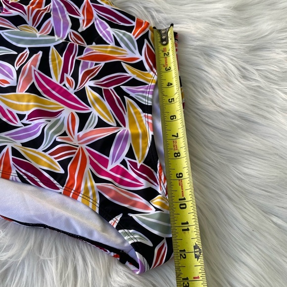 BCBG Paris Women's Adjustable Keyhole One Piece Swimsuit Sz Small. - Picture 3 of 12